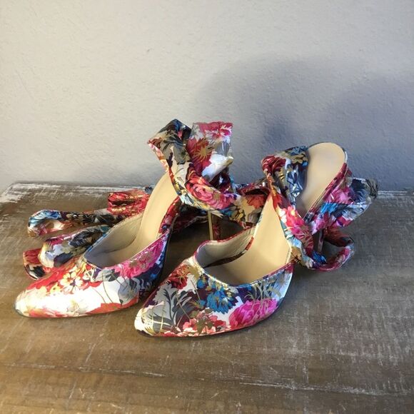 Beautiful satin gold tone and flower pattern stiletto shoes size 37 tie ankle - Picture 7 of 9